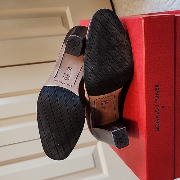 Donald H. Pliner NEW with box. Chestnut suede boots with Python detail. - Picture 8 of 12